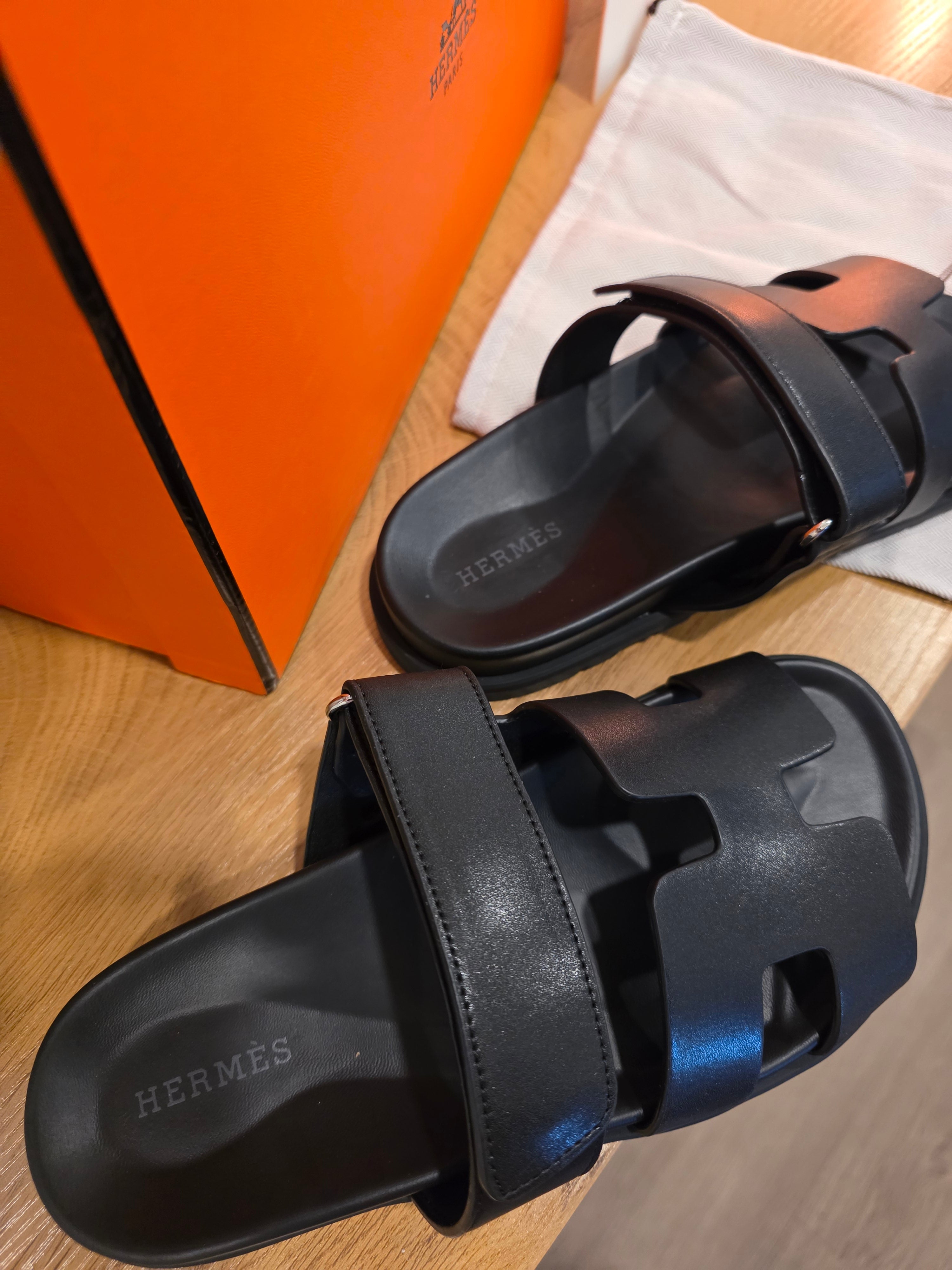 Black Chypre Sandal