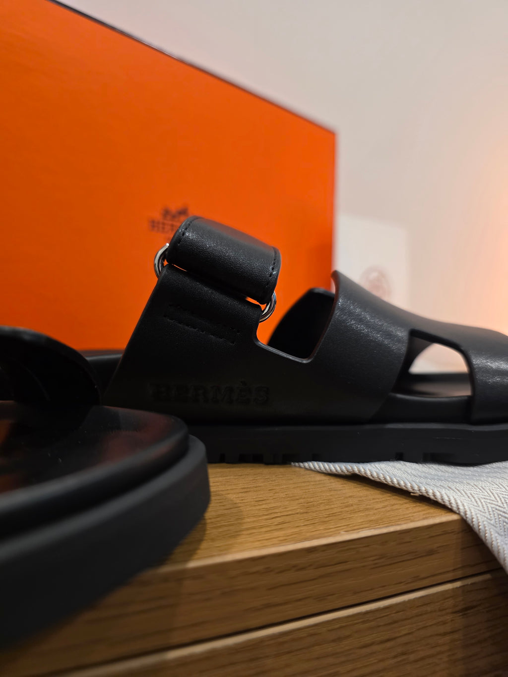 Black Chypre Sandal